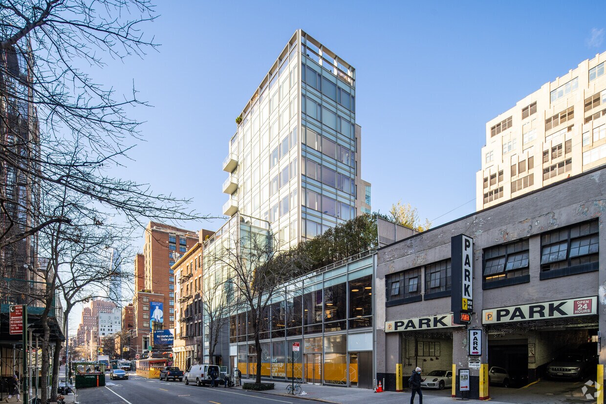 Primary Photo - 350 W Broadway