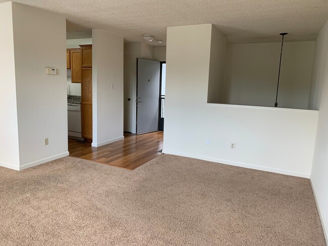 Building Photo - Spacious 2 bed/1.5 bath condo in Martinez