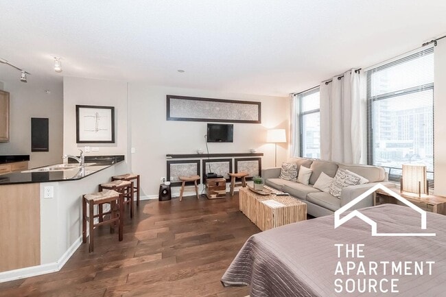 Building Photo - 353 N Desplaines St