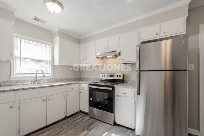 Building Photo - 3150 Lucius Rd