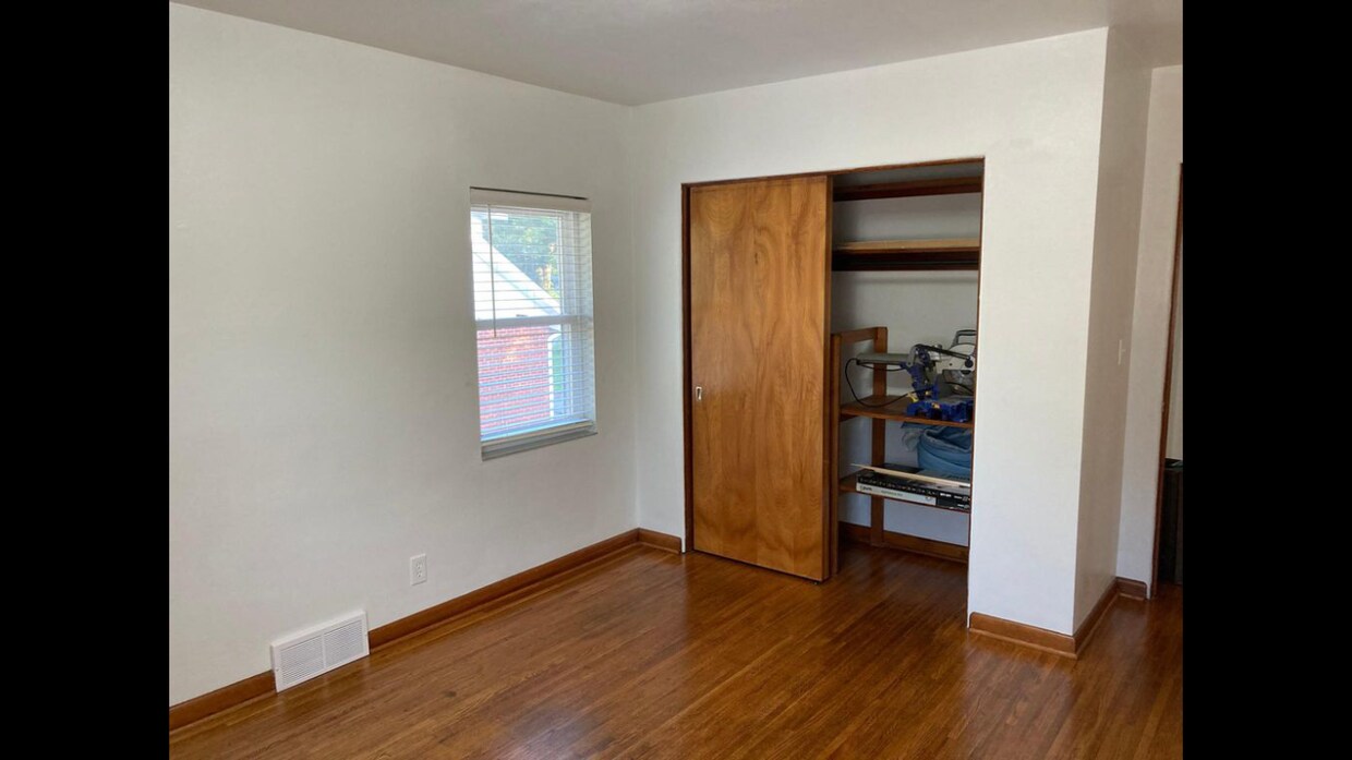 308 Hamlin St Unit E, Jefferson City, MO 65109 Apartments in