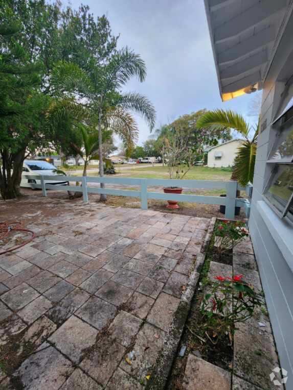 Houses under 2,000 in Lealman FL 7 Homes