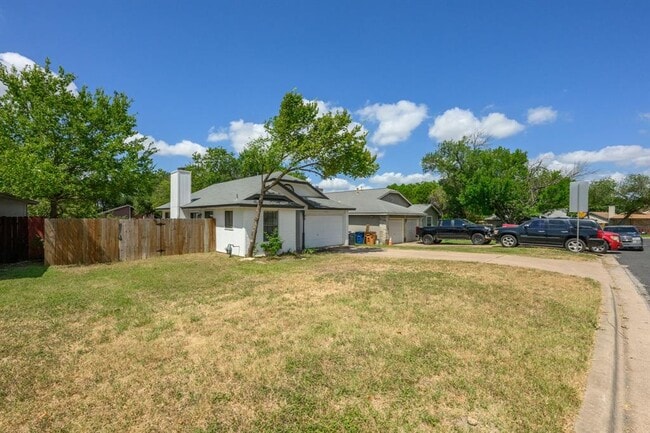 Building Photo - 1303 Dominique Dr