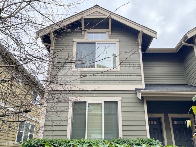 Building Photo - 3 br, 3.5 bath Townhome - 1752 23rd Ave -