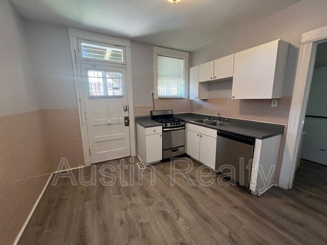 Foto del edificio - 6041 Waterman Blvd