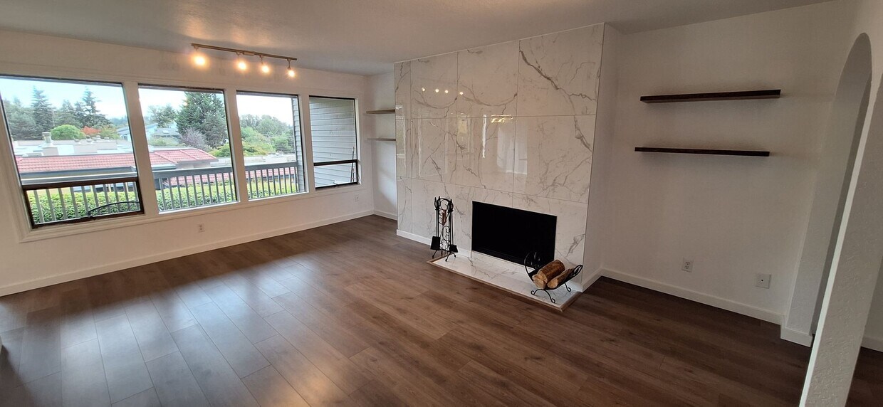 Primary Photo - Luxurious 2-Bed, 2-Bath Condo with Spectac...