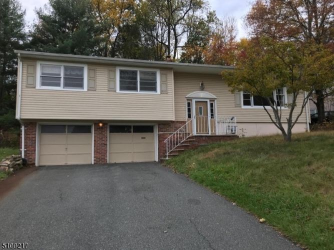 Primary Photo - 6 Comfort Ct