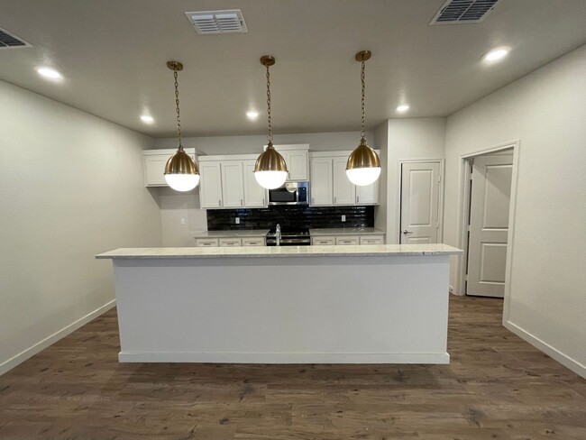 Foto del edificio - Luxury Townhome in Abbey Glen Community!