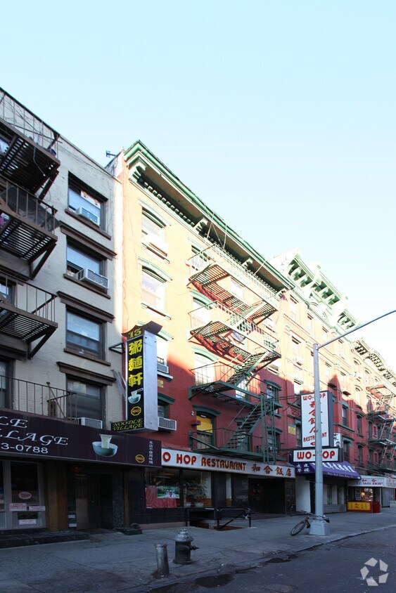 Building Photo - 15 Mott St
