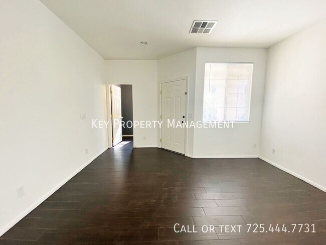 Building Photo - Beautiful 3 bedroom, 2.5 bathroom home loc...