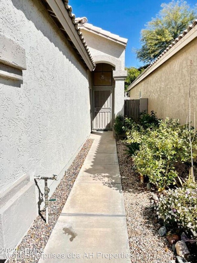 Building Photo - 2 br, 2 bath House - 4910 W BEHREND DR