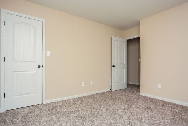 Building Photo - 2229 Lesterfield Pl