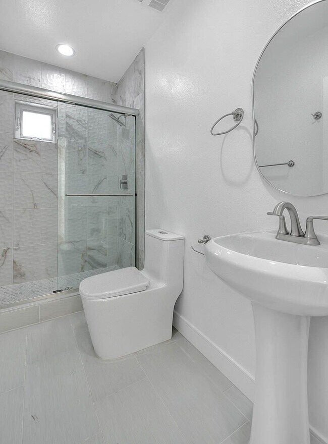 Foto del edificio - 11730 Hamlin St