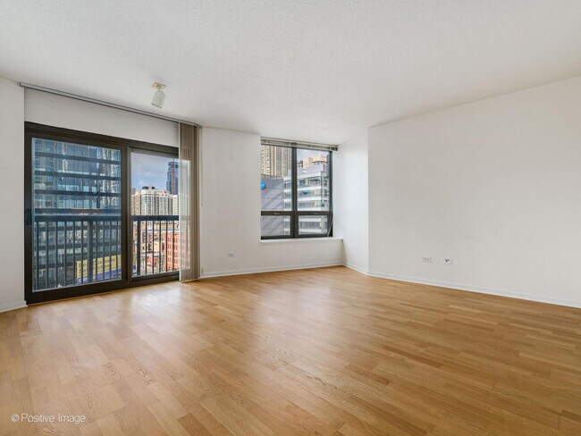 Building Photo - 400 N La Salle Dr