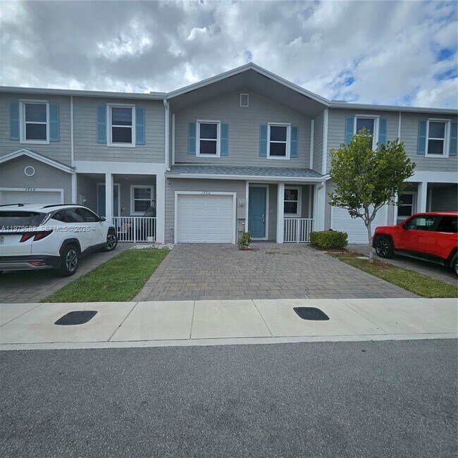 Building Photo - 1720 SE 9th Ave