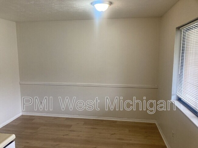 Foto del edificio - 6070 In the Pines Dr SE