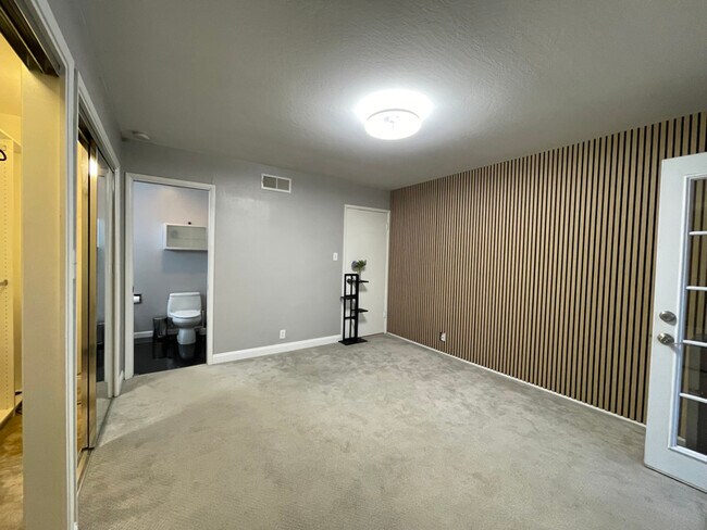 Building Photo - 115 London Ct