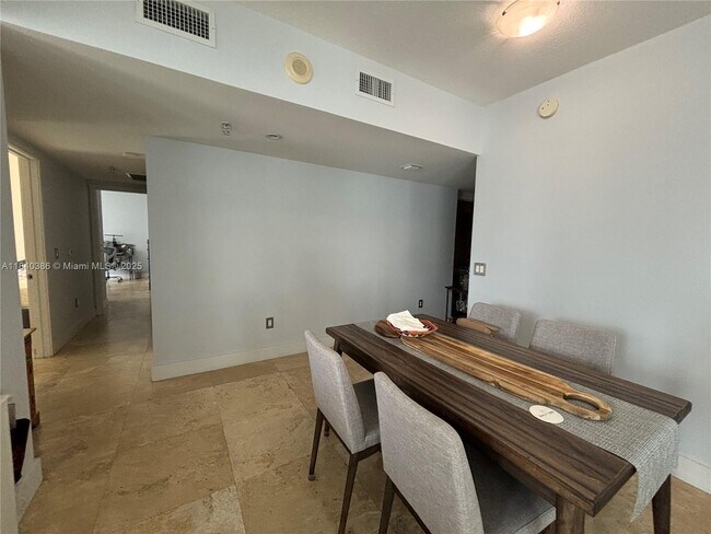 Foto del edificio - 185 SW 7th St