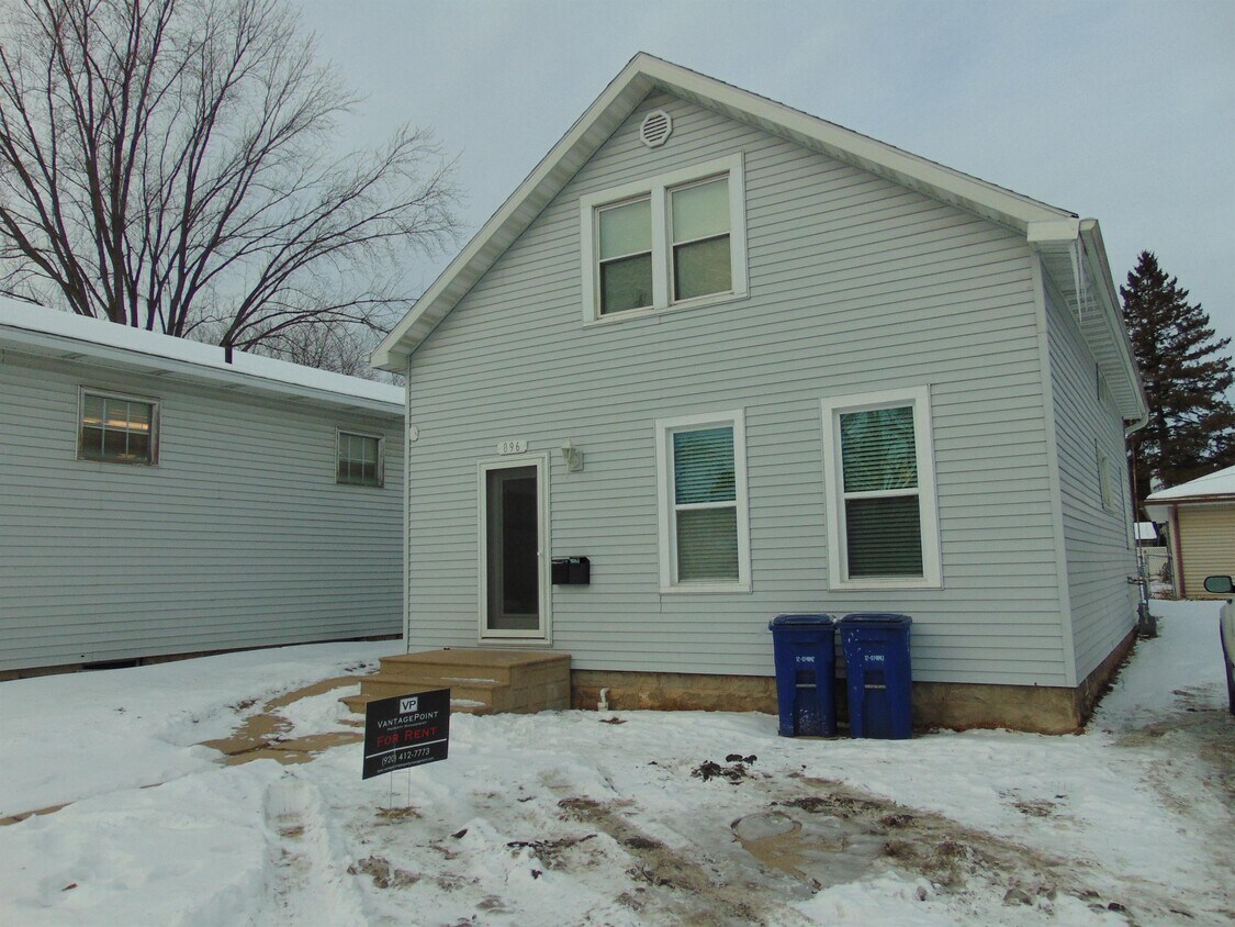 Primary Photo - 896 Dousman St
