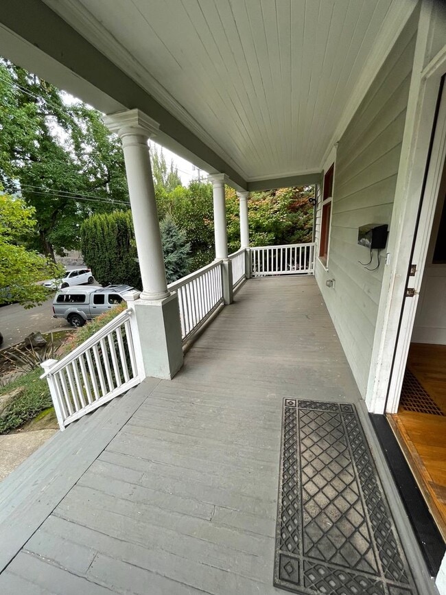 Building Photo - Amazing home On NE Flanders
