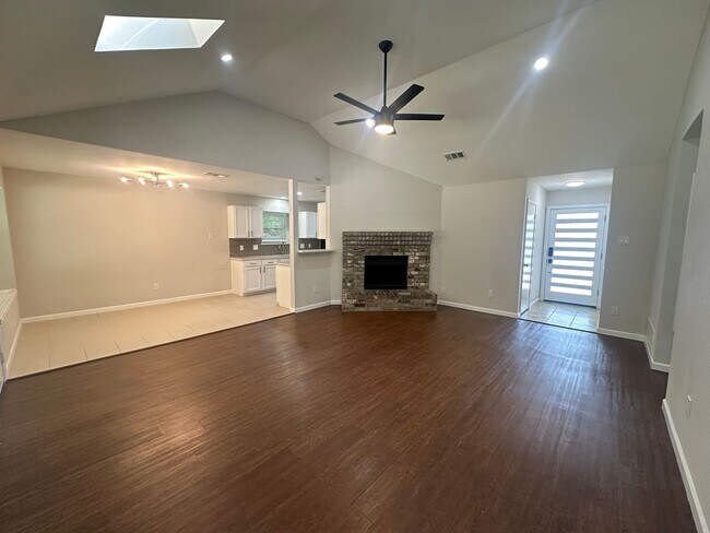 Building Photo - Charming 3-Bedroom Home in Rowlett, TX – Modern Comfort & Spacious Living