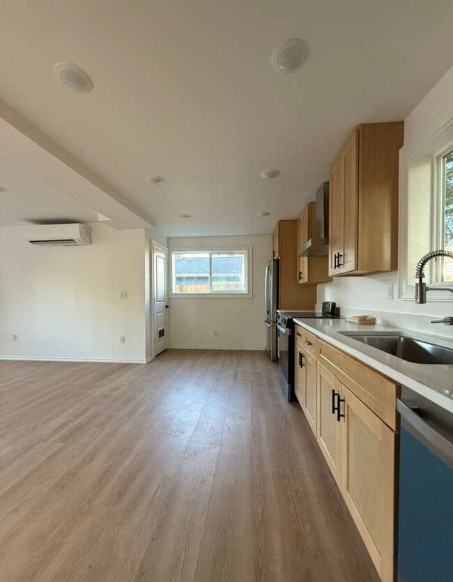 Foto del edificio - 7216 Beverly Ln