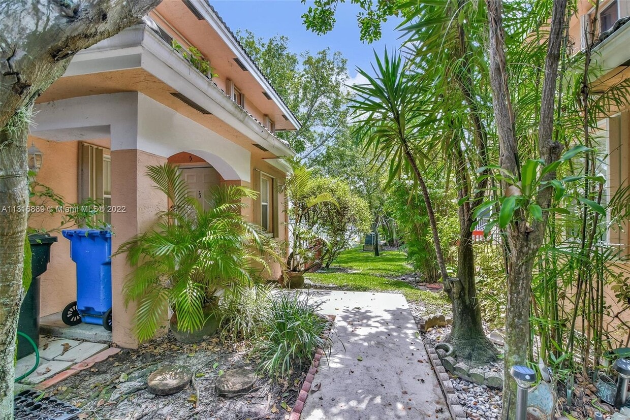 3267 NW 44th St, Oakland Park, FL 33309 Townhome Rentals in Oakland