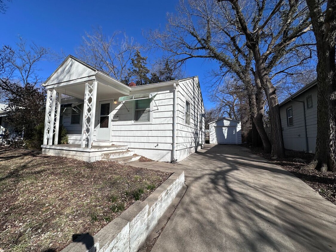 Primary Photo - $950 - Accepting SECTION 8/ Housing Vouche...