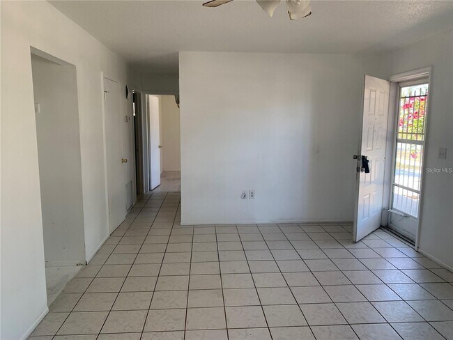 Foto del edificio - 8477 Fay Ave