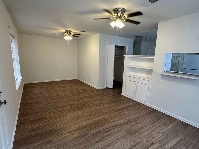 Building Photo - 1522 N Thompson St