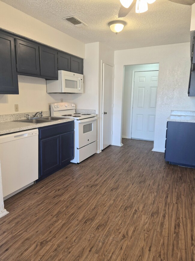 Building Photo - 216 Pine Meadow Dr