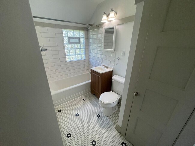 Foto del edificio - 3820-3822 N Humboldt Blvd.