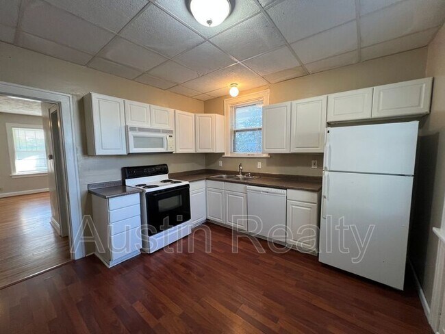 Foto del edificio - 6221 Fyler Ave