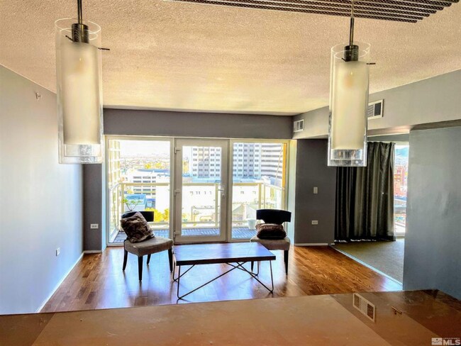 Foto del edificio - 255 N Sierra St