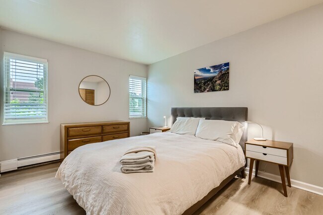 Foto del edificio - 2-bedroom, 1-bathroom condo in the heart o...