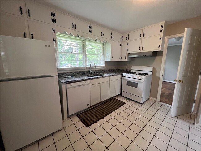 Foto del edificio - 1369 Longview Dr