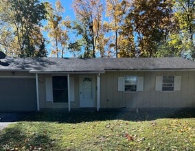Building Photo - 9425 Rochelle Dr