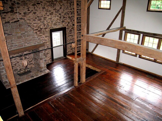 Building Photo - 5694 Carversville Rd