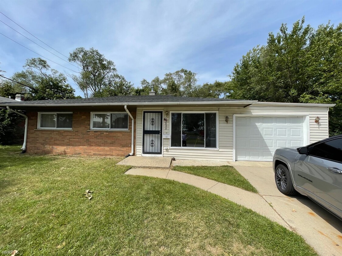 Primary Photo - 3 br, 1 bath House - 12800 Albany St