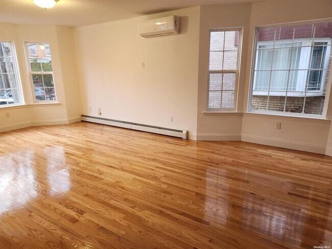 Foto del edificio - 149-22-115 15th Dr