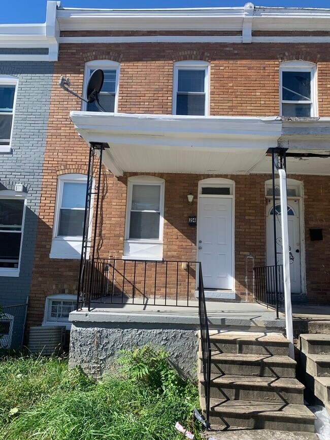 Building Photo - 2 Bed Central Air