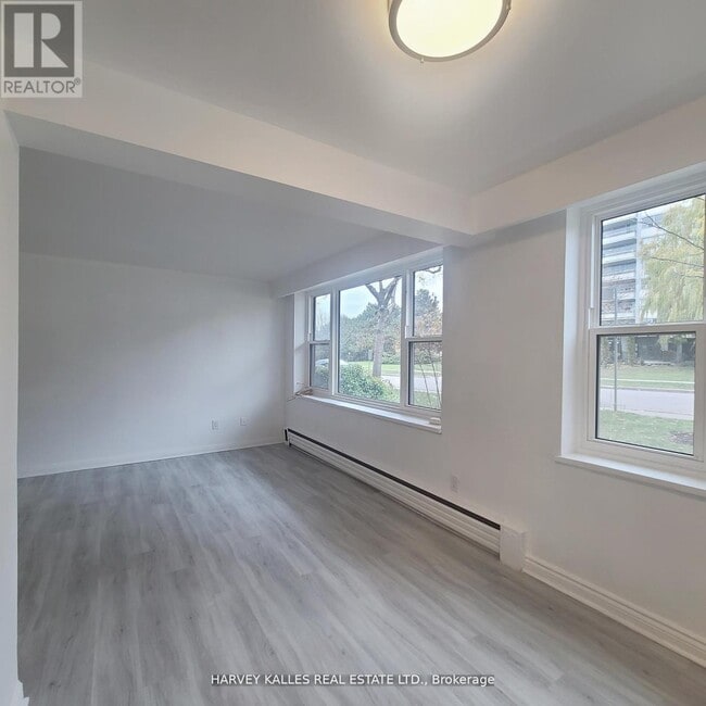 Photo du bâtiment - 125 Shelborne Ave