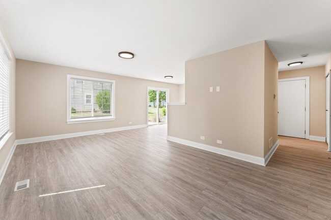 Building Photo - 684 Fieldcrest Dr