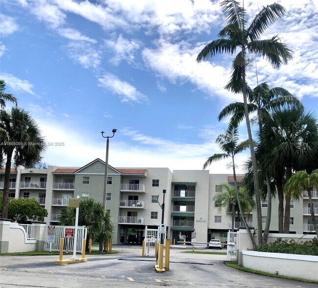 Foto del edificio - 8260 SW 210th St