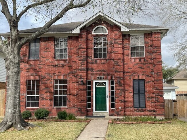 Foto del edificio - Gorgeously designed home with 4 bedrooms and 2.5 baths. A must see!