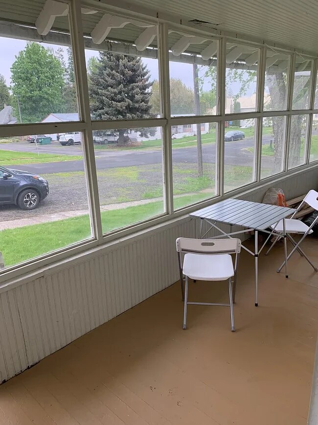 Foto del edificio - 601 W California St