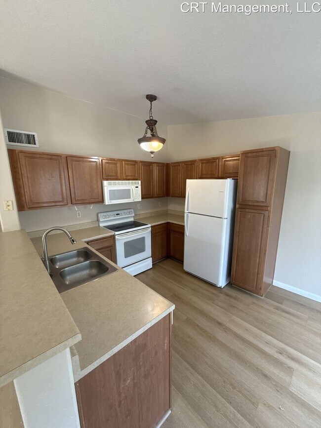 Building Photo - Spacious 2-Bed, 2-Bath Condo Available Nea...