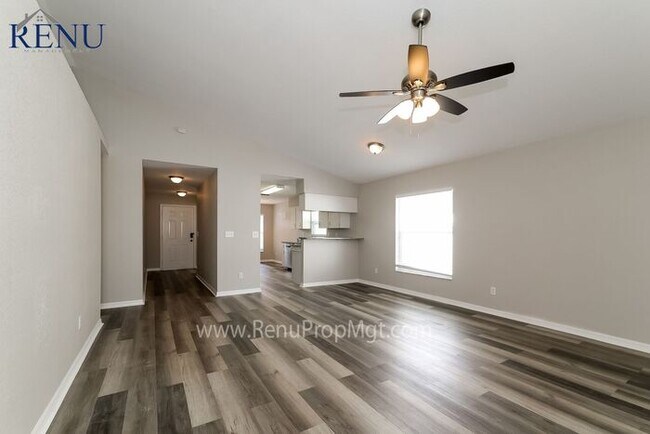 Foto del edificio - This Summer Special is Heating Up!: 50% of...