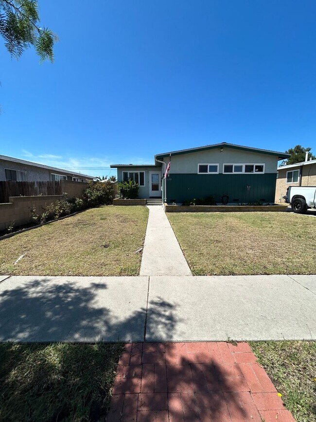 Foto del edificio - Beautiful 3 Bedroom 2 Bath !!