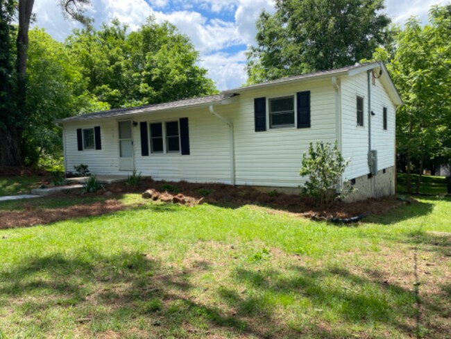 Building Photo - 413 Gibson Dr